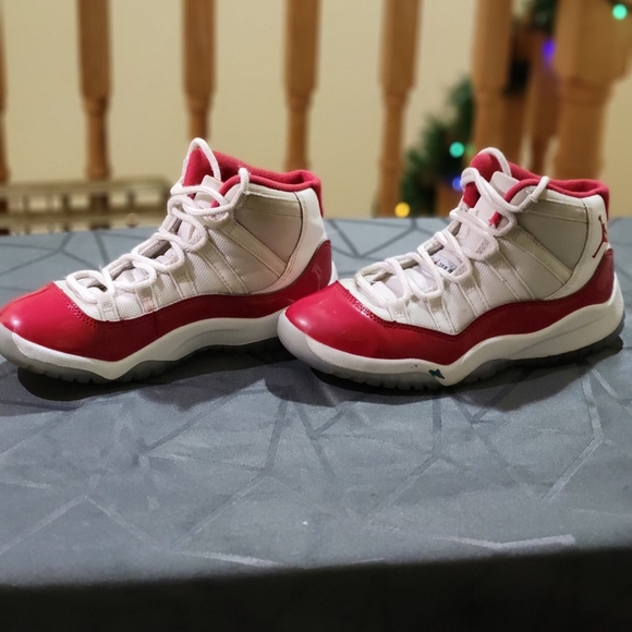 KIDS Jordans - Picture 2 of 5